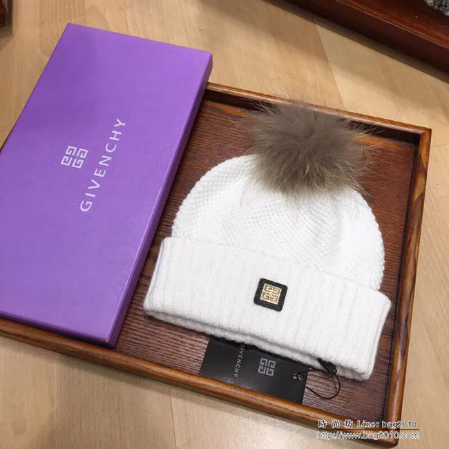 GIVENCHY紀梵希 新款 保暖又時尚兔絨加羊絨圍巾帽子套裝 LLWJ8721